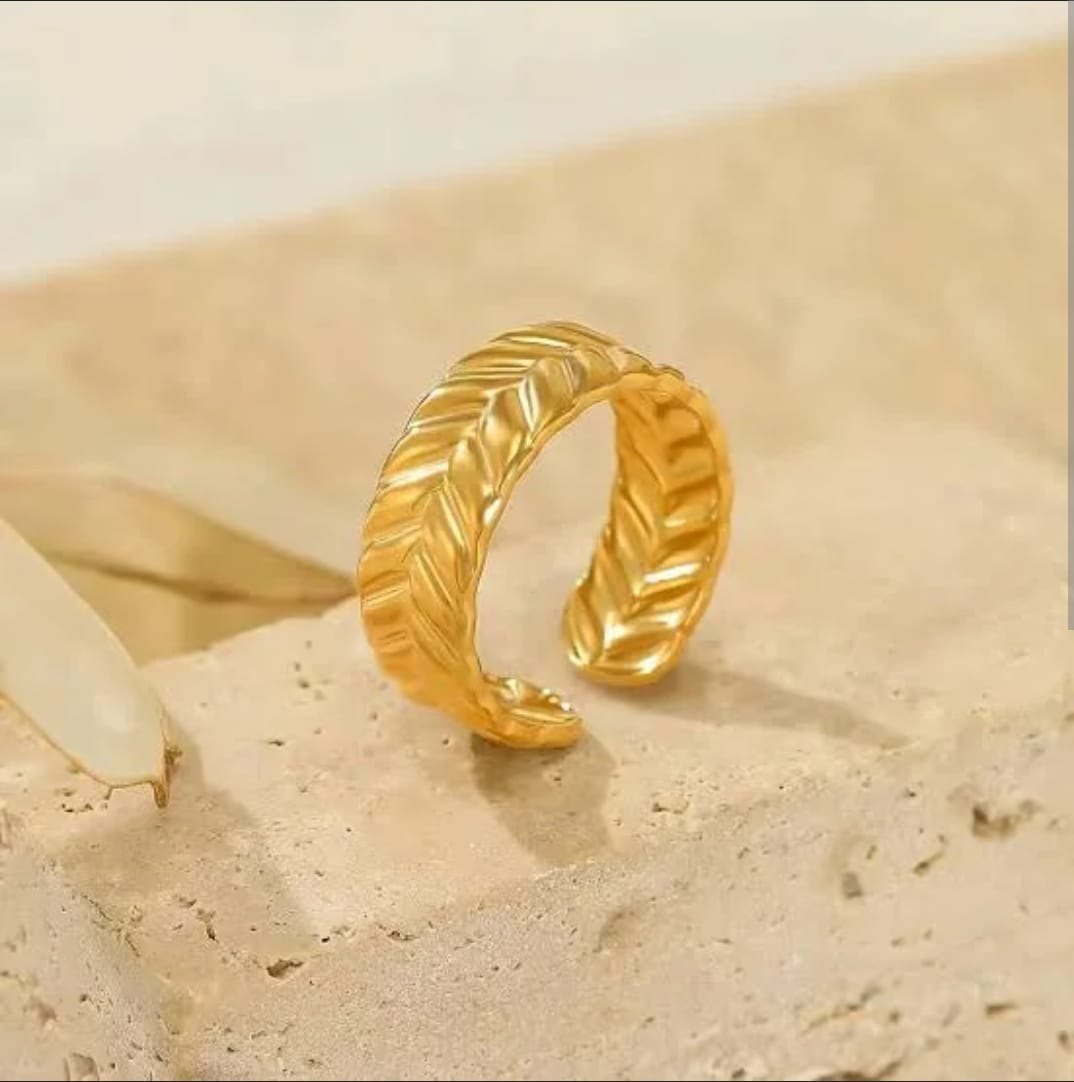 Strip band ring 